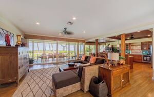 Kihei Beachfront Beauty - Kihei, Hawaii