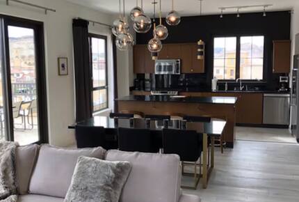 Top-Floor Luxury Suite Overlooking the Water & Montelago Village - Henderson, Nevada