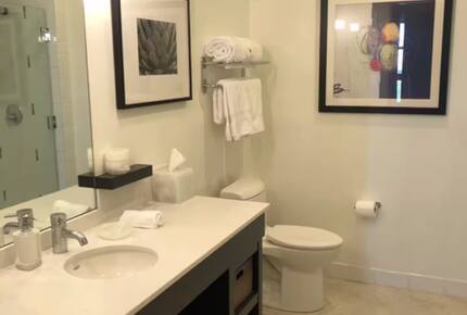 Top-Floor Luxury Suite Overlooking the Water & Montelago Village - Henderson, Nevada