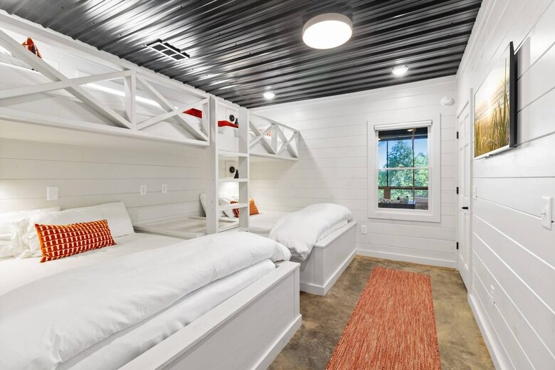 Cozy Modern Cabin for the Perfect Winter Getaway - Mineral Bluff, Georgia