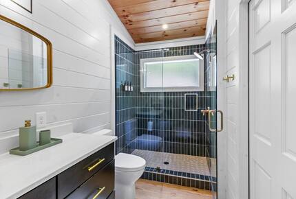 Cozy Modern Cabin for the Perfect Winter Getaway - Mineral Bluff, Georgia