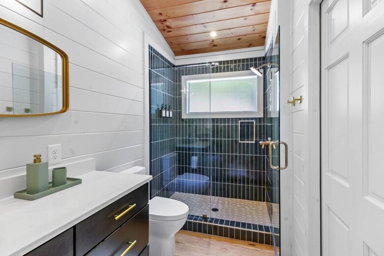 Cozy Modern Cabin for the Perfect Winter Getaway - Mineral Bluff, Georgia