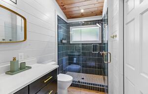 Cozy Modern Cabin for the Perfect Winter Getaway - Mineral Bluff, Georgia