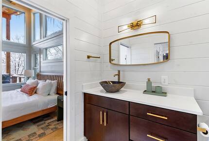 Cozy Modern Cabin for the Perfect Winter Getaway - Mineral Bluff, Georgia