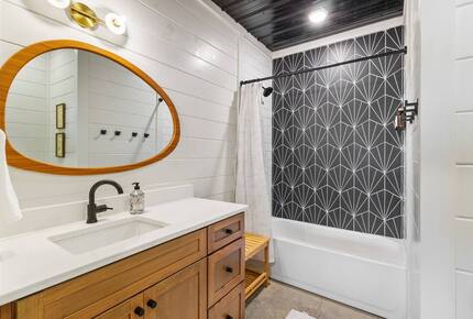 Cozy Modern Cabin for the Perfect Winter Getaway - Mineral Bluff, Georgia