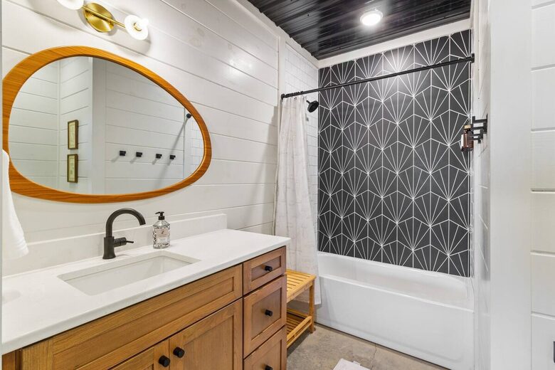 Cozy Modern Cabin for the Perfect Winter Getaway - Mineral Bluff, Georgia