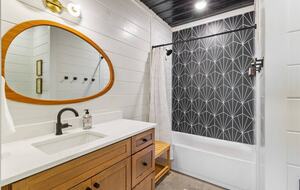 Cozy Modern Cabin for the Perfect Winter Getaway - Mineral Bluff, Georgia