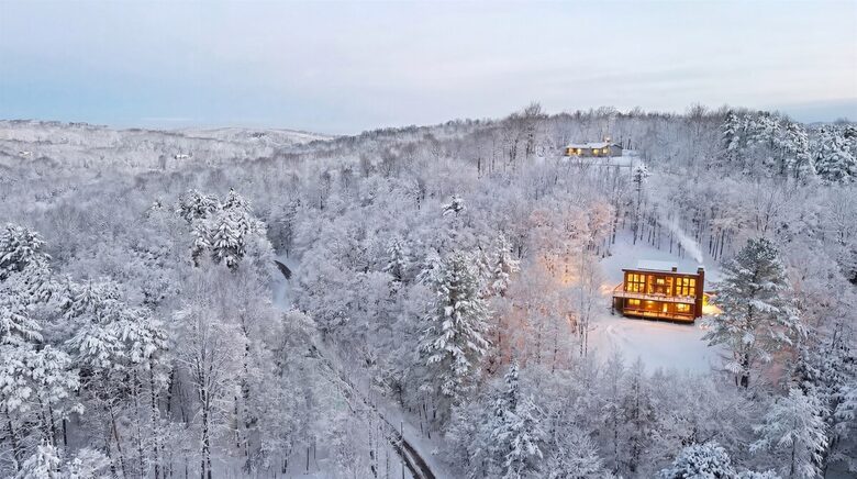 Cozy Modern Cabin for the Perfect Winter Getaway - Mineral Bluff, Georgia