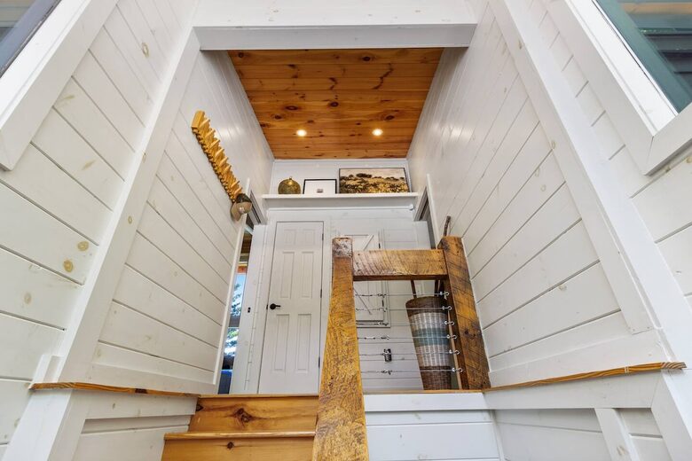 Cozy Modern Cabin for the Perfect Winter Getaway - Mineral Bluff, Georgia