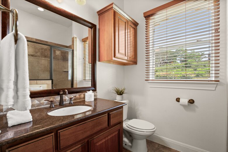 Sunset Ridge Oasis | Spacious 5-Bed Home Overlooking Lake Travis - Austin, Texas