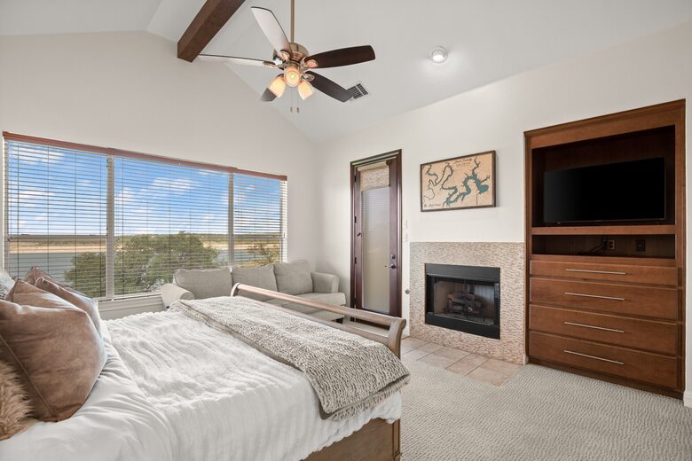 Sunset Ridge Oasis | Spacious 5-Bed Home Overlooking Lake Travis - Austin, Texas