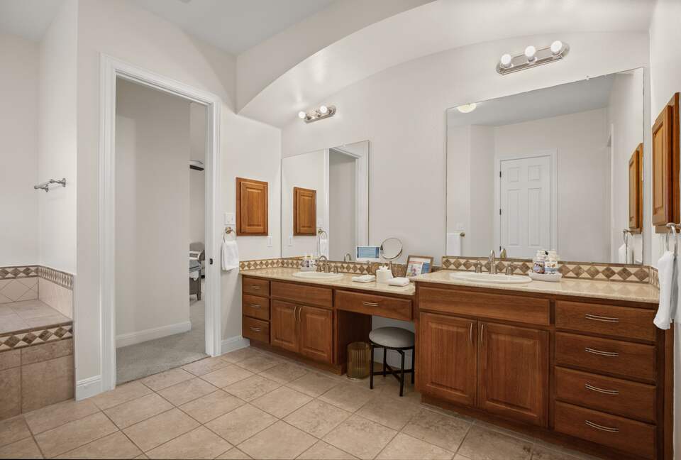 Sunset Ridge Oasis | Spacious 5-Bed Home Overlooking Lake Travis - Austin, Texas