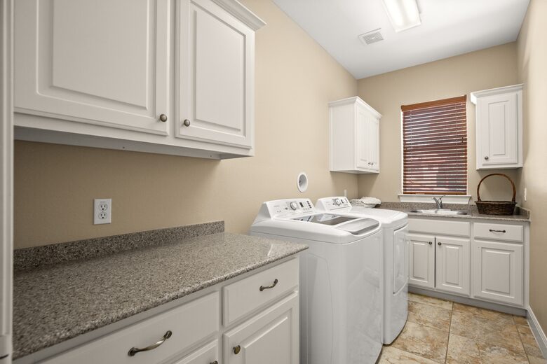 Sunset Ridge Oasis | Spacious 5-Bed Home Overlooking Lake Travis - Austin, Texas