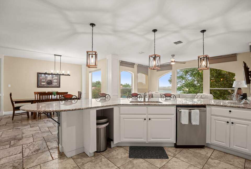 Sunset Ridge Oasis | Spacious 5-Bed Home Overlooking Lake Travis - Austin, Texas