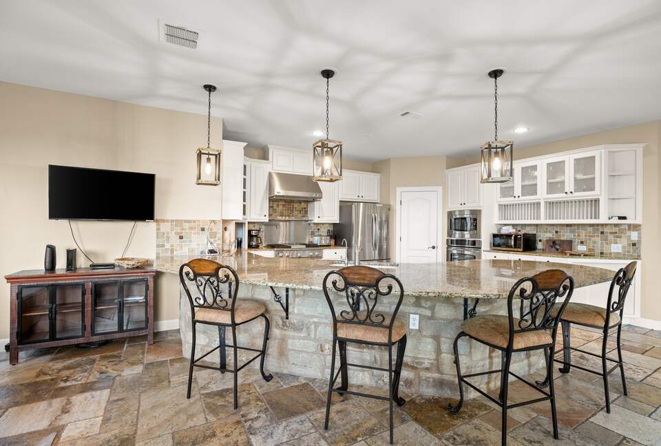 Sunset Ridge Oasis | Spacious 5-Bed Home Overlooking Lake Travis - Austin, Texas