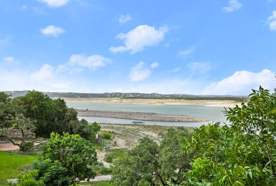 Sunset Ridge Oasis | Spacious 5-Bed Home Overlooking Lake Travis - Austin, Texas