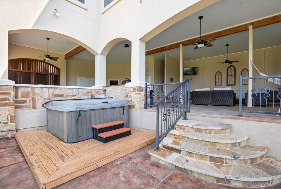 Sunset Ridge Oasis | Spacious 5-Bed Home Overlooking Lake Travis - Austin, Texas
