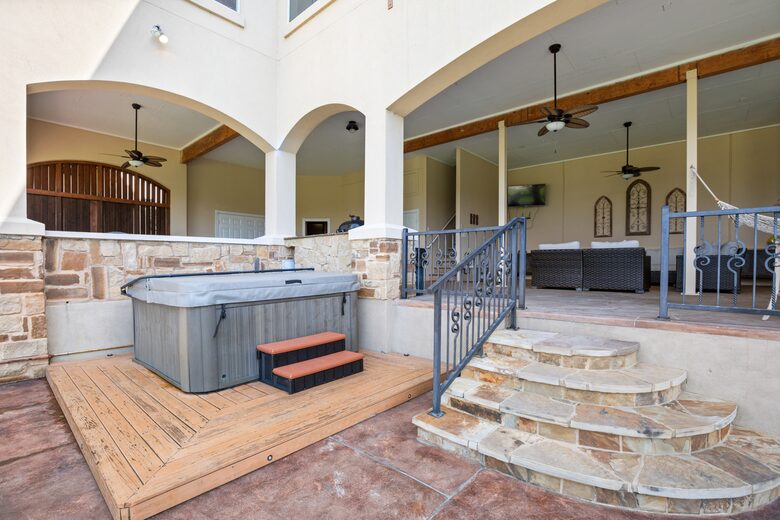 Sunset Ridge Oasis | Spacious 5-Bed Home Overlooking Lake Travis - Austin, Texas
