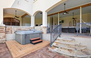 Sunset Ridge Oasis | Spacious 5-Bed Home Overlooking Lake Travis - Austin, Texas