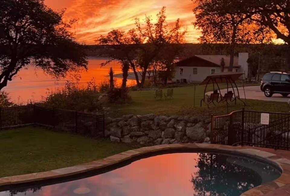 Sunset Ridge Oasis | Spacious 5-Bed Home Overlooking Lake Travis - Austin, Texas