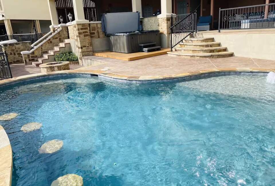 Sunset Ridge Oasis | Spacious 5-Bed Home Overlooking Lake Travis - Austin, Texas