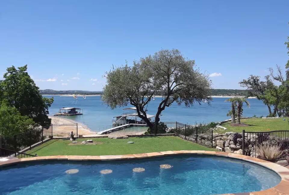 Sunset Ridge Oasis | Spacious 5-Bed Home Overlooking Lake Travis - Austin, Texas