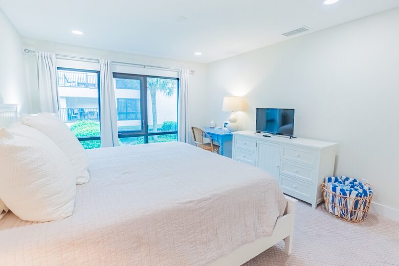 Breezy Beachside Retreat on Anna Maria Island - Holmes Beach, Florida