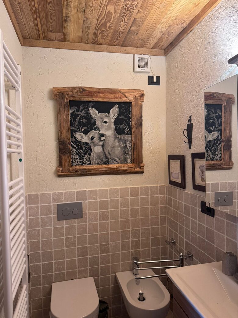 Warm Wood-Clad Apartment in the Heart of Courmayeur - Courmayeur, Italy