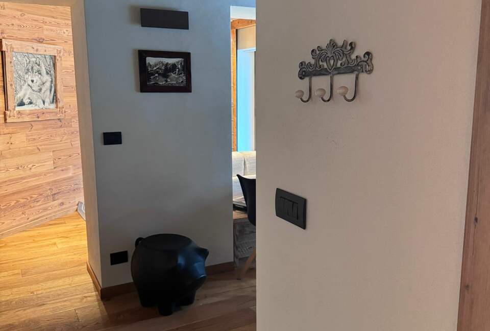 Warm Wood-Clad Apartment in the Heart of Courmayeur - Courmayeur, Italy