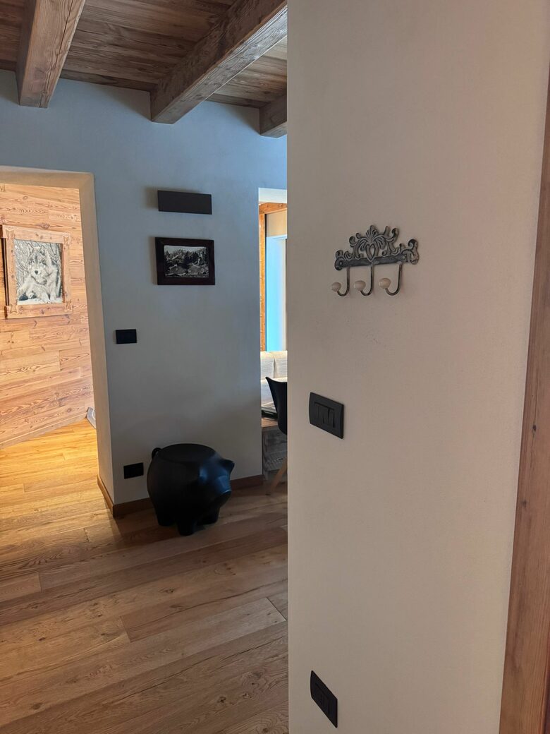 Warm Wood-Clad Apartment in the Heart of Courmayeur - Courmayeur, Italy