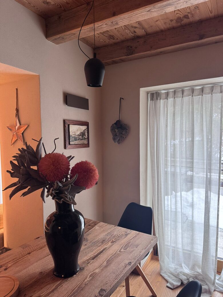 Warm Wood-Clad Apartment in the Heart of Courmayeur - Courmayeur, Italy