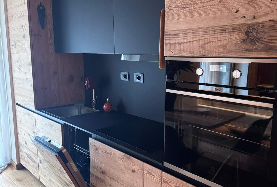 Warm Wood-Clad Apartment in the Heart of Courmayeur - Courmayeur, Italy