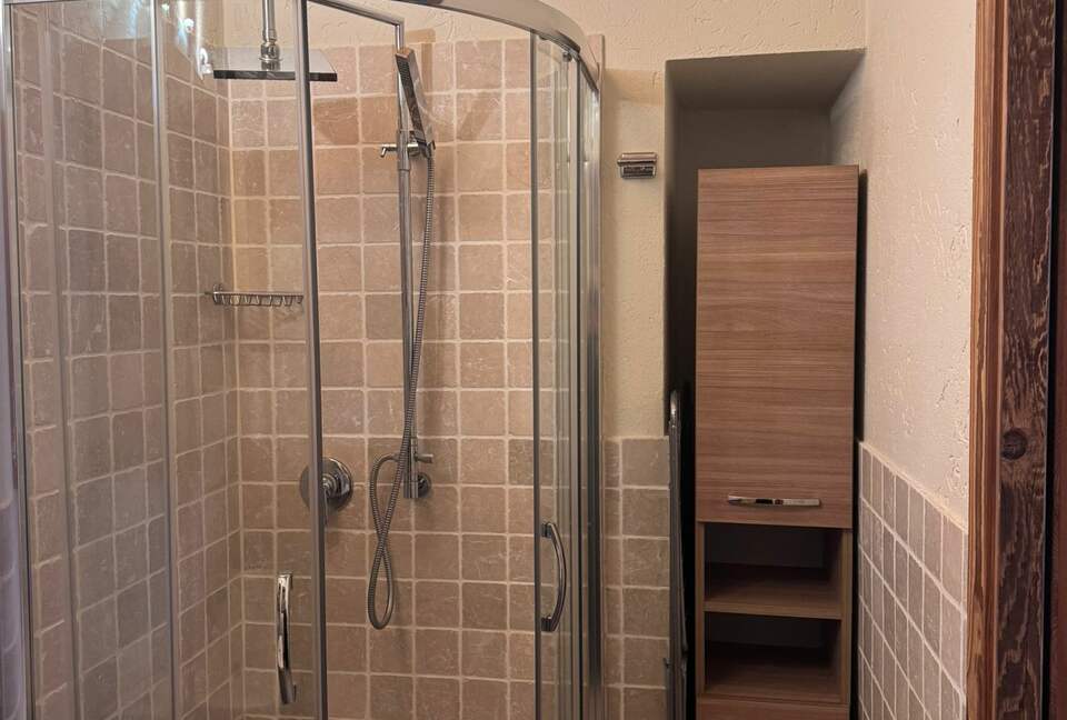 Warm Wood-Clad Apartment in the Heart of Courmayeur - Courmayeur, Italy