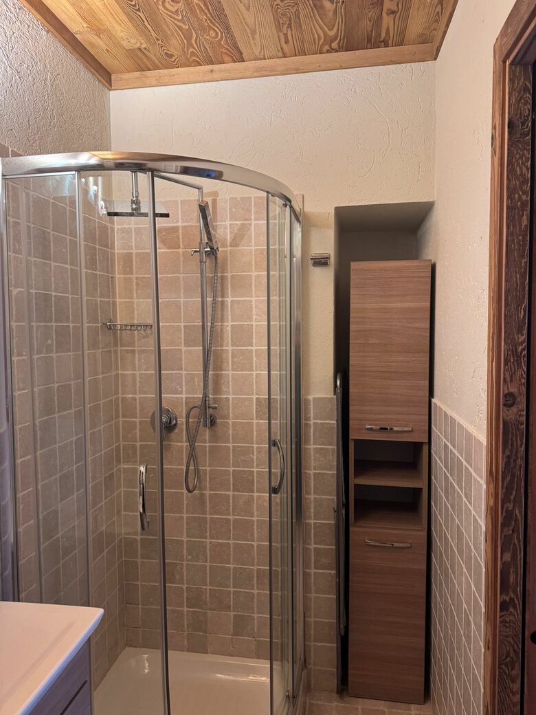 Warm Wood-Clad Apartment in the Heart of Courmayeur - Courmayeur, Italy