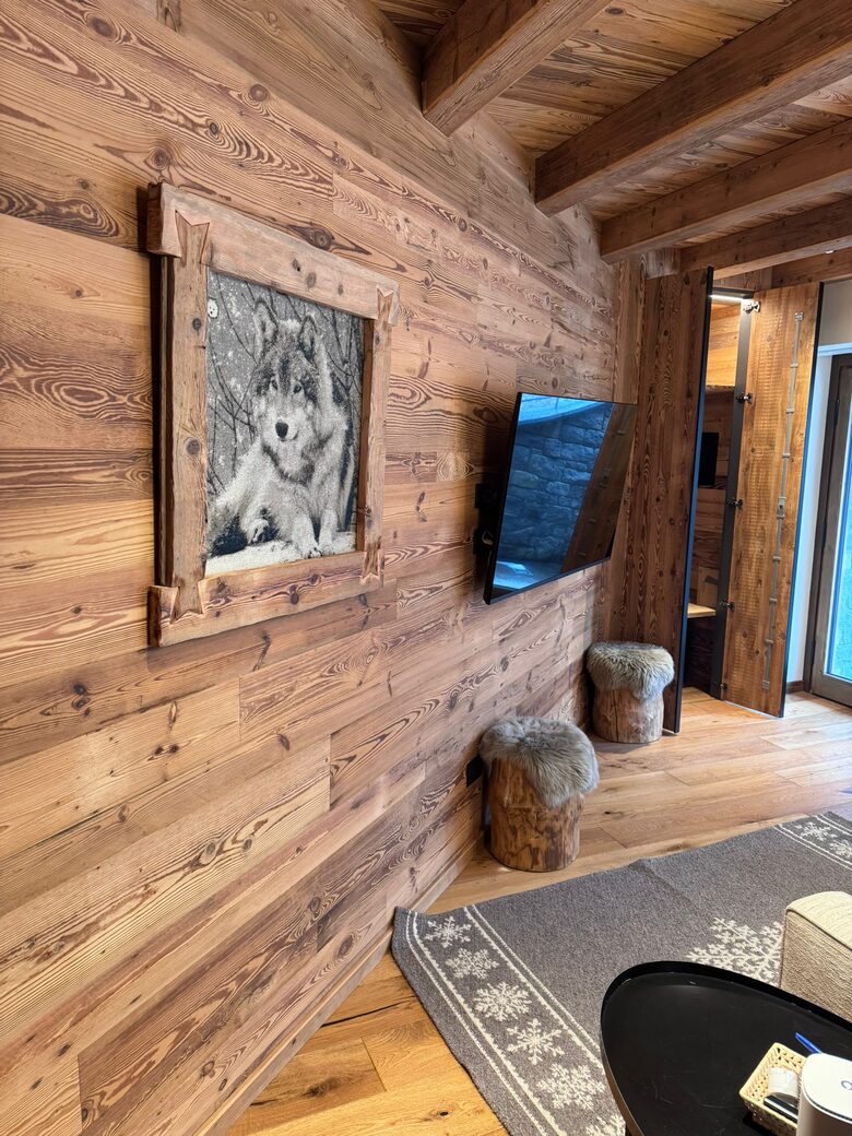 Warm Wood-Clad Apartment in the Heart of Courmayeur - Courmayeur, Italy