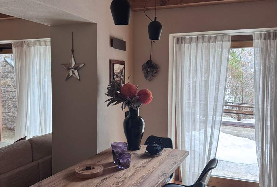 Warm Wood-Clad Apartment in the Heart of Courmayeur - Courmayeur, Italy