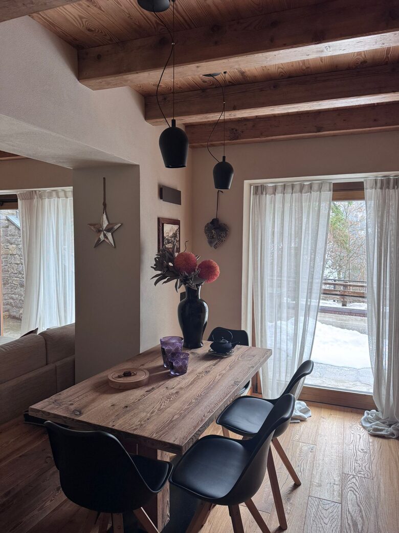 Warm Wood-Clad Apartment in the Heart of Courmayeur - Courmayeur, Italy