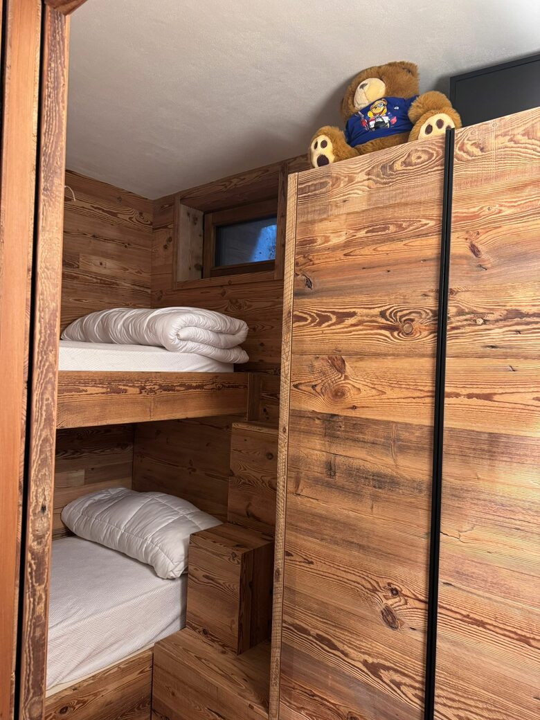 Warm Wood-Clad Apartment in the Heart of Courmayeur - Courmayeur, Italy