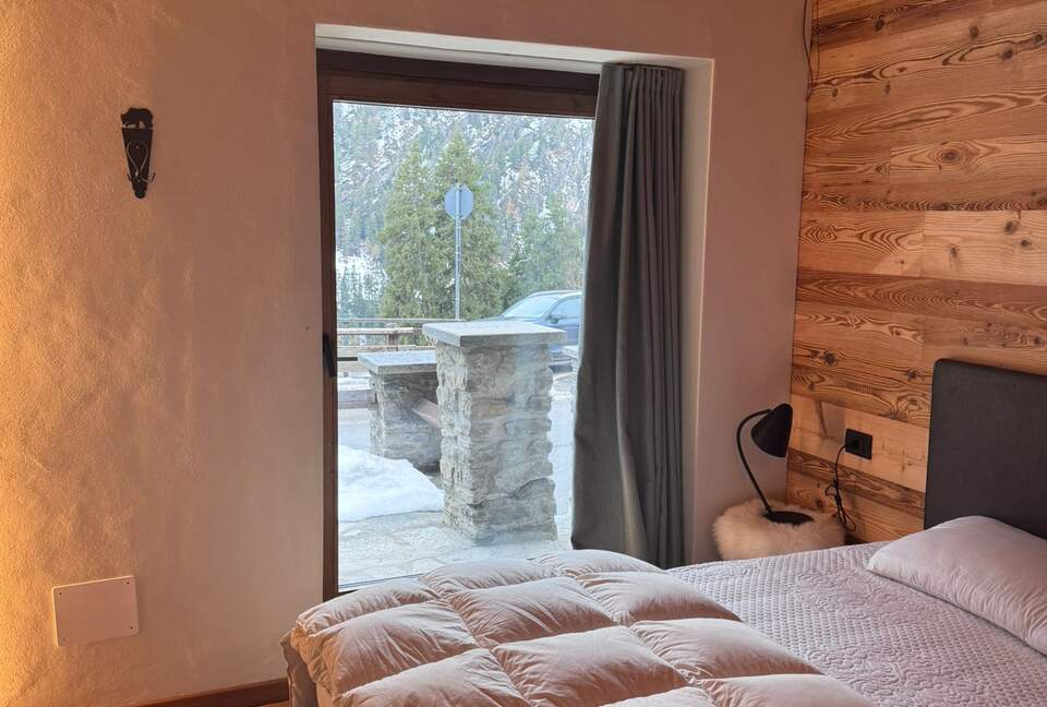 Warm Wood-Clad Apartment in the Heart of Courmayeur - Courmayeur, Italy