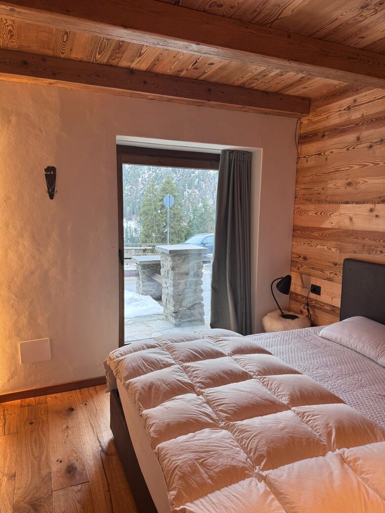Warm Wood-Clad Apartment in the Heart of Courmayeur - Courmayeur, Italy