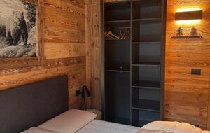 Warm Wood-Clad Apartment in the Heart of Courmayeur - Courmayeur, Italy