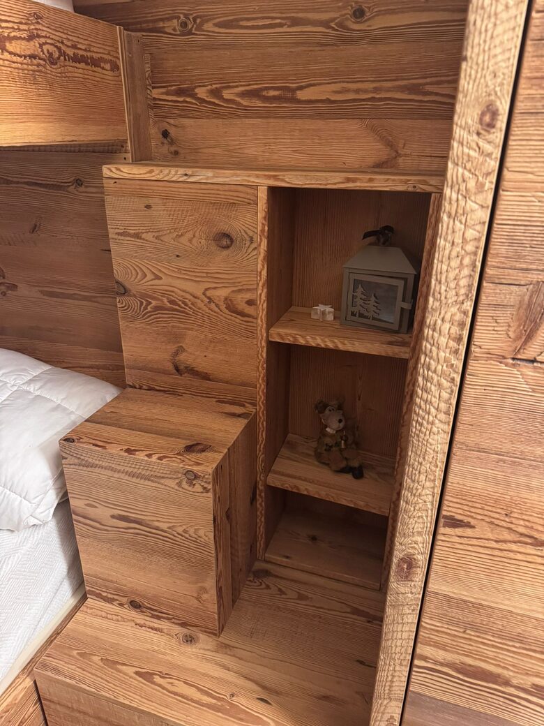 Warm Wood-Clad Apartment in the Heart of Courmayeur - Courmayeur, Italy