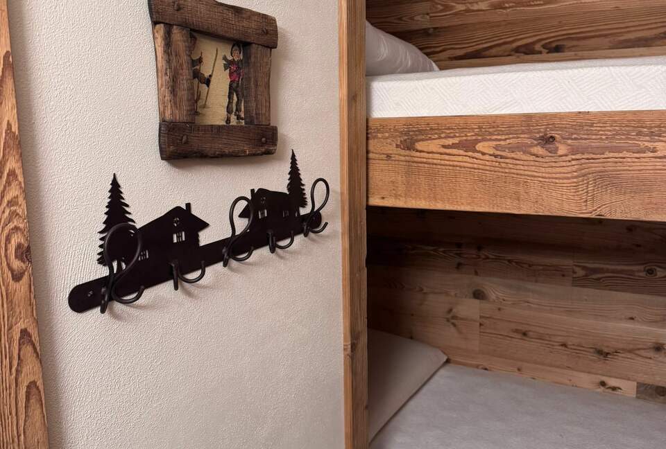 Warm Wood-Clad Apartment in the Heart of Courmayeur - Courmayeur, Italy