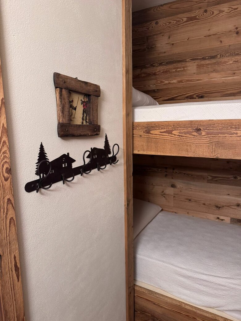 Warm Wood-Clad Apartment in the Heart of Courmayeur - Courmayeur, Italy