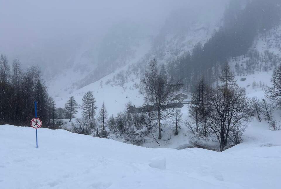 Warm Wood-Clad Apartment in the Heart of Courmayeur - Courmayeur, Italy