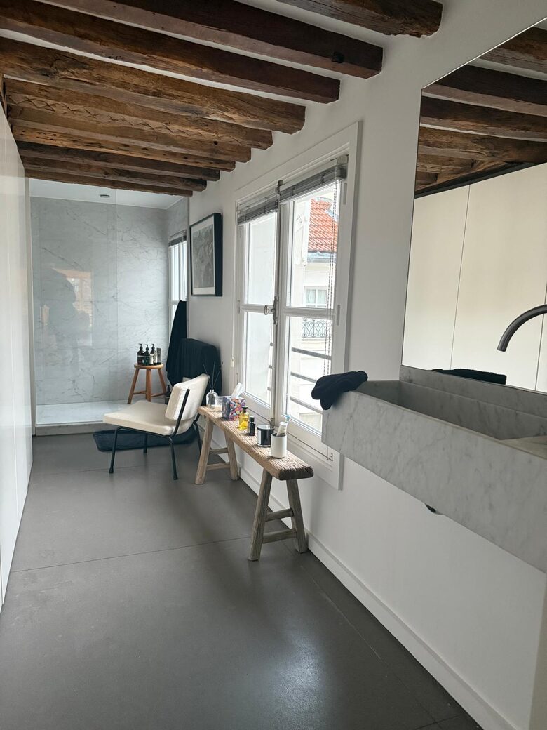 Elegant Seine-Side Loft in Historic Paris - Paris, France