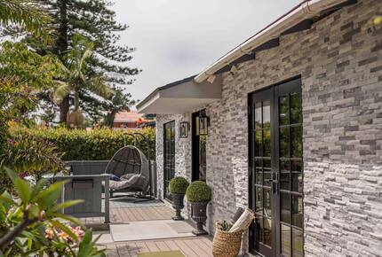 La Jolla Coastal Retreat Near Windansea Beach - La Jolla, California