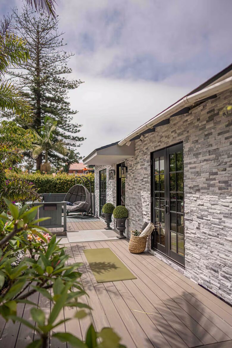 La Jolla Coastal Retreat Near Windansea Beach - La Jolla, California