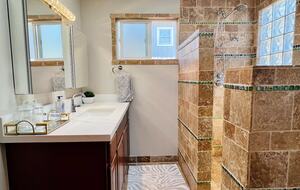 La Jolla Coastal Retreat Near Windansea Beach - La Jolla, California