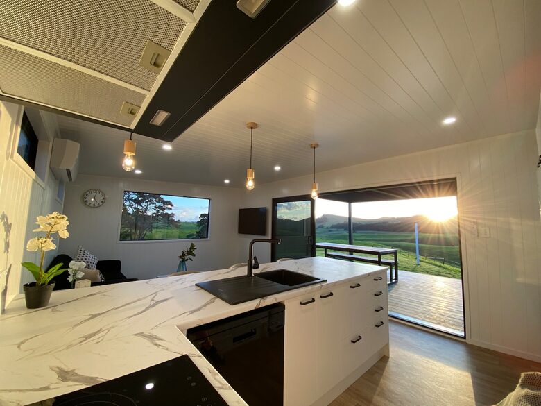 Black Magic – A Stylish, Private Escape with Wide Rural Views - Mauku, New Zealand